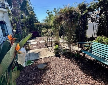 1360 Masselin Avenue - Photo Thumbnail 10