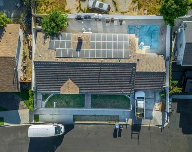 5515 Longridge Avenue - Photo Thumbnail 15