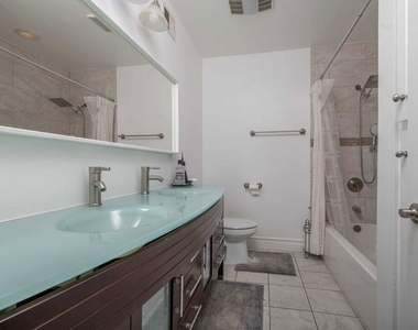 5515 Longridge Avenue - Photo Thumbnail 12