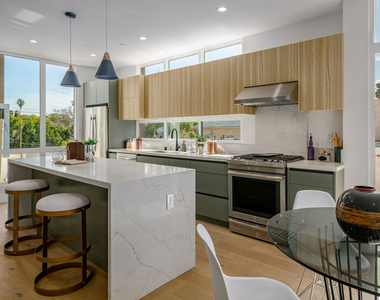 836 N Mccadden Place - Photo Thumbnail 7