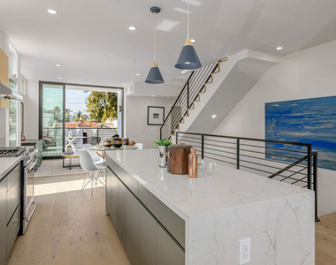 836 N Mccadden Place - Photo Thumbnail 6