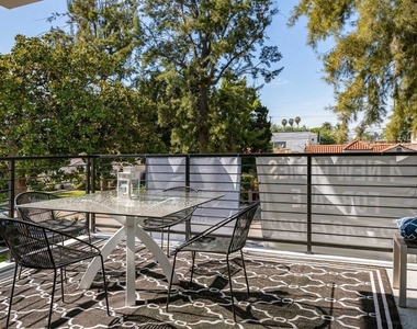836 N Mccadden Place - Photo Thumbnail 10