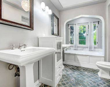 11553 Otsego Street - Photo Thumbnail 8