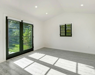11553 Otsego Street - Photo Thumbnail 16