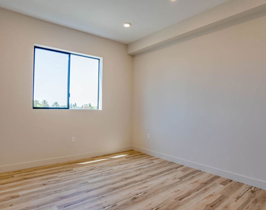 1540 S Hayworth Avenue - Photo Thumbnail 16