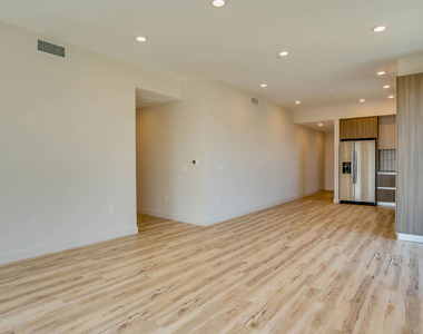 1540 S Hayworth Avenue - Photo Thumbnail 3