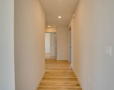 1540 S Hayworth Avenue - Photo Thumbnail 5