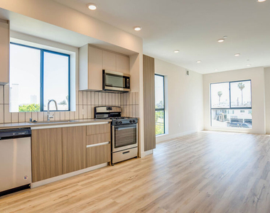 1540 S Hayworth Avenue - Photo Thumbnail 1