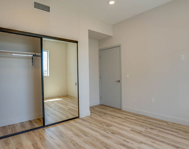 1540 S Hayworth Avenue - Photo Thumbnail 15