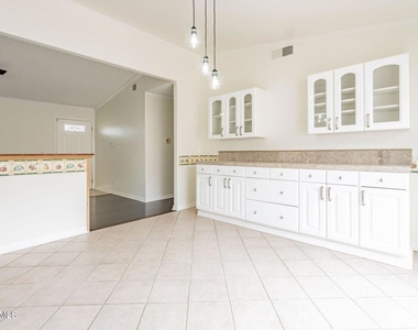6894 Auburn Circle - Photo Thumbnail 11