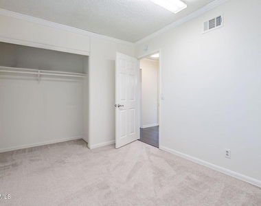 6894 Auburn Circle - Photo Thumbnail 23