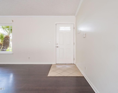 6894 Auburn Circle - Photo Thumbnail 8