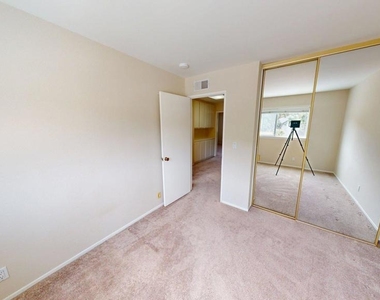 336 Green Moor Place - Photo Thumbnail 19