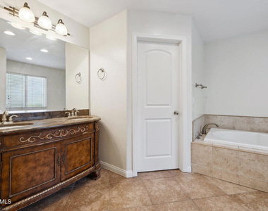526 Houston Drive - Photo Thumbnail 19