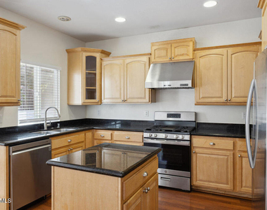 526 Houston Drive - Photo Thumbnail 9