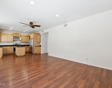 526 Houston Drive - Photo Thumbnail 7