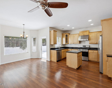 526 Houston Drive - Photo Thumbnail 3