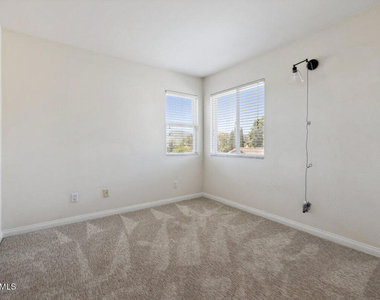 526 Houston Drive - Photo Thumbnail 22