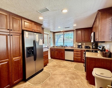 311 Villena Way - Photo Thumbnail 4