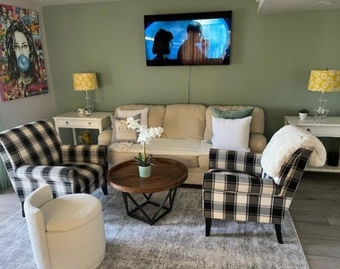 5301 E Waverly Drive - Photo Thumbnail 6