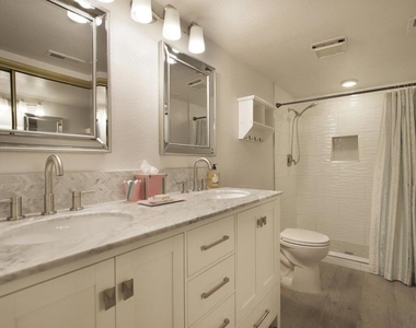 5301 E Waverly Drive - Photo Thumbnail 10