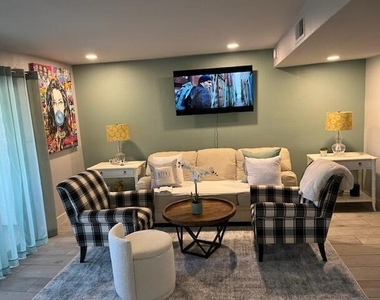 5301 E Waverly Drive - Photo Thumbnail 5