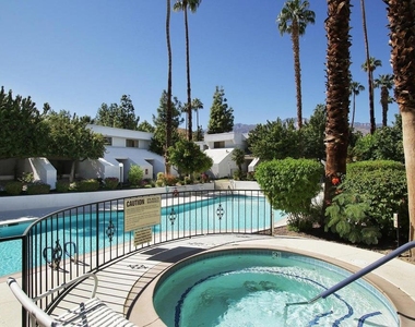 5301 E Waverly Drive - Photo Thumbnail 13