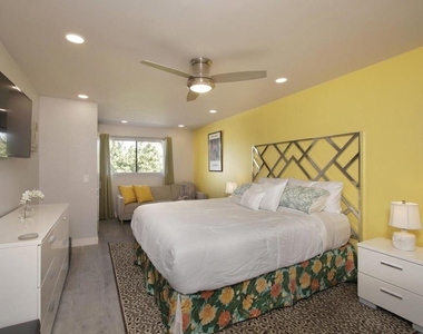 5301 E Waverly Drive - Photo Thumbnail 12