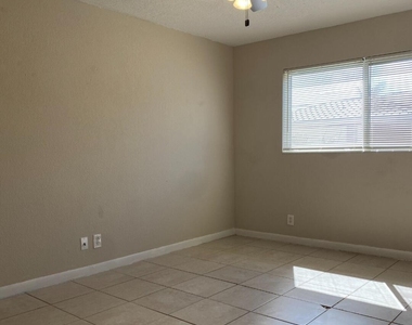 124 Yacht Club Dr. Drive - Photo Thumbnail 4