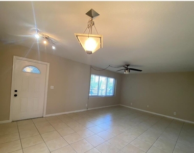 124 Yacht Club Dr. Drive - Photo Thumbnail 5