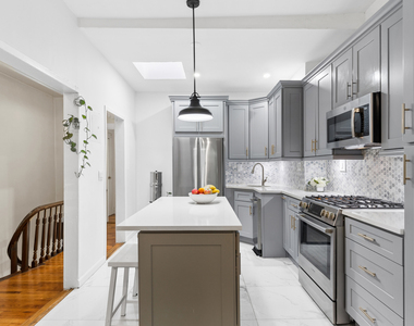 32 E 126th St - Photo Thumbnail 1