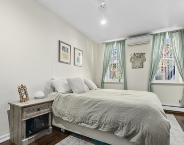 643 Warren St - Photo Thumbnail 4