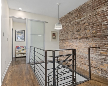643 Warren St - Photo Thumbnail 3