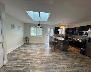 11 Oak Place - Photo Thumbnail 2