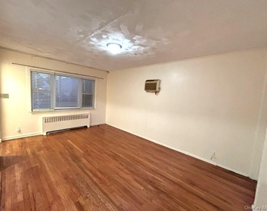238-23 148th Drive - Photo Thumbnail 2