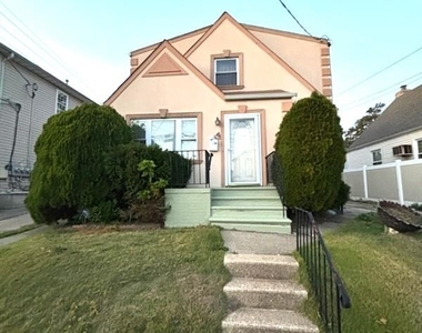 238-23 148th Drive - Photo Thumbnail 13