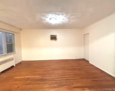 238-23 148th Drive - Photo Thumbnail 1