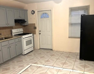 238-23 148th Drive - Photo Thumbnail 5