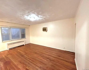 238-23 148th Drive - Photo Thumbnail 3