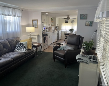 525 Riverleigh Avenue - Photo Thumbnail 6
