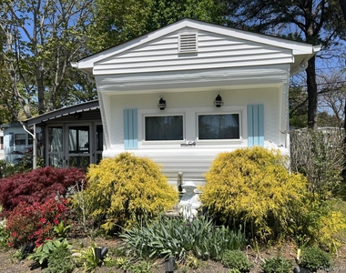 525 Riverleigh Avenue - Photo Thumbnail 10