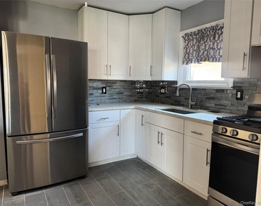 375 Cochran Place - Photo Thumbnail 5