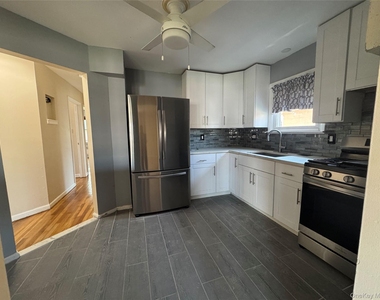 375 Cochran Place - Photo Thumbnail 4