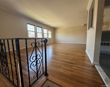 375 Cochran Place - Photo Thumbnail 3