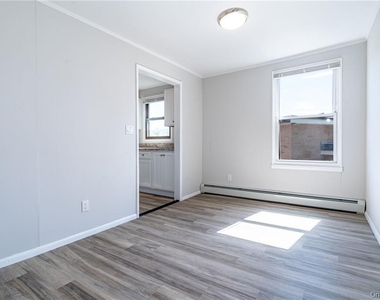 120 Grand Street - Photo Thumbnail 8