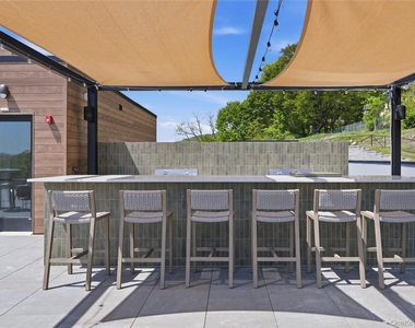 25 South Riverside Avenue - Photo Thumbnail 15