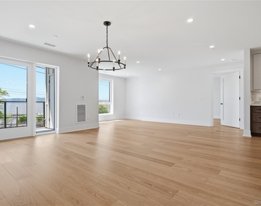 25 South Riverside Avenue - Photo Thumbnail 5
