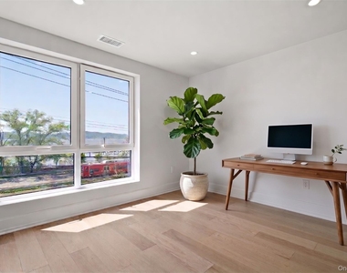 25 South Riverside Avenue - Photo Thumbnail 9