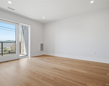 25 South Riverside Avenue - Photo Thumbnail 7