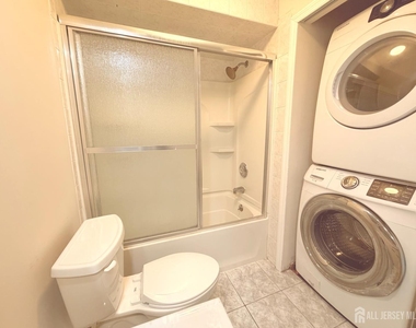60 Lear Court - Photo Thumbnail 6